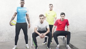 Die Bayern-Stars präsentieren ihre Schuhe aus der "Nike Shine Through Collection"