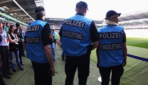 Knapp 100 Polizisten werden beim Nordderby im Weserstadion im Einsatz sein