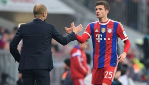 Geht es nach Thomas Müller bleibt Pep Guardiola noch lange Trainer beim FC Bayern