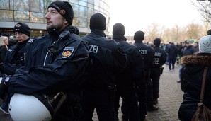 Wer übernimmt die Kosten des Polizeiaufgebots in Bremen?