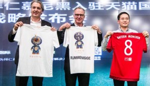 Die FCB-Vorstände Jörg Wacker (l.) und Karl-Heinz Rummenigge (M.) bei einem Termin in China