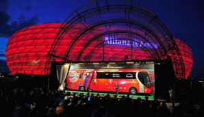 Der Bus des FC Bayern sollte die Spieler am Flughafen abholen und ins Stadion bringen