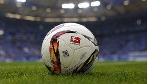 Der Ball wird am Wochenende in den Bundesliga-Stadien wie gewohnt rollen