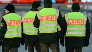Das Vorgehen der Polizei bei den Krawallen vor dem Schalker Stadion steht auf dem Prüfstand