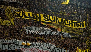 Spruchbänder auf der Südtribüne bei Dortmund gegen Leipzig