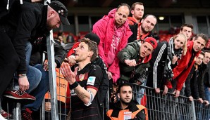 Stefan Kießling stellte sich lange den Fragen und Vorwürfen der Fans von Bayer Leverkusen