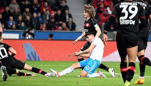 Alessandro Schöpf hat sich beim Gastspiel in Leverkusen offenbar schwerer verletzt