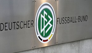 Erzgebirge Aue: DFB mit Entsetzen wegen geschmacklosem Banner
