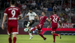 Auch Mats Hummels (2.v.r.) konnte gegen den FC Liverpool die Niederlage nicht verhindern