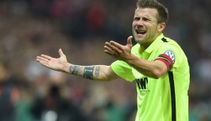 FC Augsburg: Daniel Baier. Der 33-jährige Stratege übernimmt für den Niederländer Paul Verhaegh, der zum VfL Wolfsburg abgewandert ist