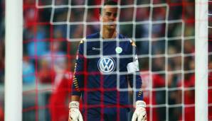 Völlig belämmert gucken die Wolfsburger - allen voran: Kapitän Benaglio - aus der Wäsche