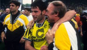 Hartmut Wiegandt feiert mit Rene Tretschok 1995 die erste Meisterschaft des BVB nach 32 Jahren.