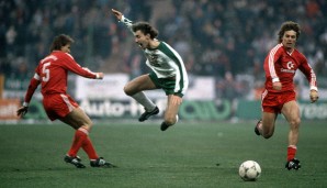 Den ersten Aufreger gab's, als Klaus Augenthaler 1985 Rudi Völler brachial foulte. Der Bayern-Kapitän sah damals nur Gelb, Völler dagegen musste monatelang verletzt aussetzen. "Wir spielen ja nicht Schach", sagte FCB-Trainer Lattek nach der Partie.
