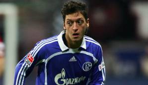 Mesut Özil schaffte als gebürtiger Gelsenkirchener im Jahr 2006 im Alter von 18 Jahren den Durchbruch zum Profi, nach zwei Jahren auf Schalke kam im Januar 2008 dann der sehr umstrittene Wechsel zu Werder Bremen für fünf Millionen Euro.