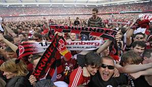 Kurz nach Wiedereinführung der Bundesliga-Relegation schaffte der 1. FC Nürnberg in zwei Spielen gegen Energie Cottbus den Aufstieg ins Bundesliga-Oberhaus. Nach dem Rückspiel war die Freude der Club-Fans grenzenlos groß.