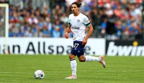 Benjamin Stambouli und der FC Schalke 04 stehen zum Saisonauftakt vor einer hohen Hürde.