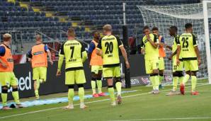 Der SC Paderborn absolvierte hingegen sein vorerst letztes Spiel in der Bundesliga. Die Ostwestfalen werden nächste Saison wieder zweitklassig sein.