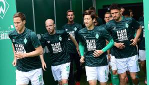 Zuvor hatten sich die Spieler von Werder Bremen mit Shirts mit dem Schriftzug "Klare Kante gegen Rassismus" aufgewärmt.