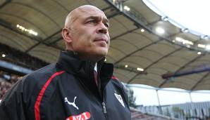 Im Dezember 2009 ersetzte er Markus Babbel beim damaligen Tabellen-15. VfB Stuttgart und rettete die Schwaben dank einer herausragenden Rückrunde! Ein Punkteschnitt von 2,26 bedeutete Platz sechs und somit die Europa-League-Quali.