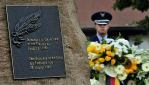 Am 28. August kam es zum Flugtagunglück von Ramstein. Auf einer US-Air-Base kollidierten während einer militärischen Flugschau drei Flugzeuge vor mehr als 300.000 Zuschauern und stürzten in die Menge. 70 Menschen starben, rund 1000 wurden verletzt.
