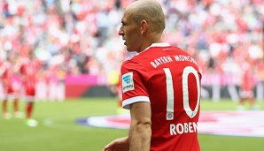 Arjen Robben trägt bei Bayern die Trikotnummer 10, die laut Fans James Rodriguez zustehe