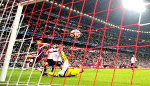 Drei Tage darauf lassen die Münchner, angeführt vom herausragenden Doppeltorschützen Mario Götze, dem SC Paderborn beim 4:0 keine Chance. Auch Lewandowski und Müller treffen