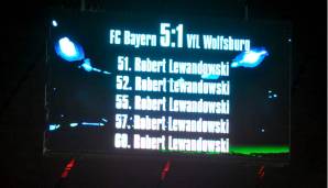 Drei Tage später steigt eines der legendärsten Spiele der jüngeren Ligageschichte. Der FCB tut sich gegen Wolfsburg schwer und liegt hinten - zur Halbzeit bringt Pep Guardiola Lewandowski als Joker, der binnen neun Minuten fünf (!!!) Tore macht