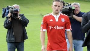 Den Rest der Saison 08/09 übersteht Ribery halbwegs unbeschadet, doch im Sommer 2009 beginnt die Seuche. Es geht im Juli los mit einer Knieverletzung…