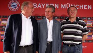 Nachdem das Experiment Jürgen Klinsmann beim FC Bayern scheitert, holt Hoeneß seinen alten Freund Heynckes im April 2009 interimsweise an die Isar.