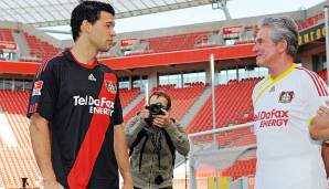 Leverkusen holt Heynckes zurück nach NRW. Die Zusammenarbeit wird ein voller Erfolg: 2009 kassiert Bayer in den ersten 24 Spielen keine einzige Niederlage - Rekord. Außerdem formt er Bayern-Leihgabe Toni Kroos und arbeitet mit Michael Ballack zusammen.