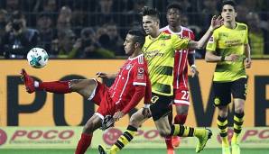 Thiago behauptet sich gegen zwei Dortmunder