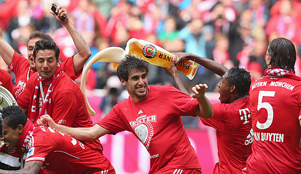 Javi Martinez bejubelt seinen ersten Meistertitel mit dem FC Bayern 2013.
