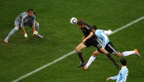 Und auch im Viertelfinale gegen Argentinien wird der Münchner zu einer der entscheidenden Figuten Per Kopfball bringt er das DFB-Team schon nach drei Minuten in Führung.