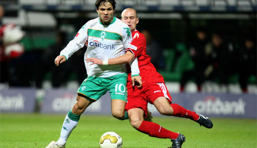 Diego von Werder Bremen wurde vom Kölner Brecko in die Mangel genommen