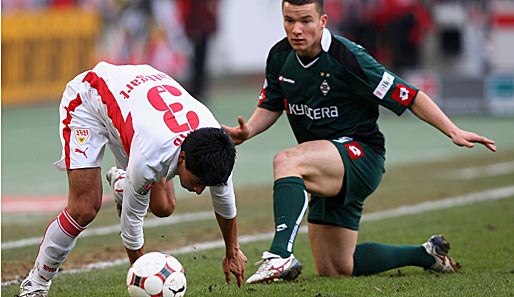 So wie hier Osorio gegen Baumjohann hatte der VfB gegen Mönchengladbach sehr viel Mühe