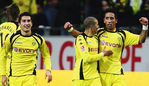 Dortmund feiert. Lucas Barrios (r.) feiert seinen Treffer zum 2:0 gegen Nürnberg