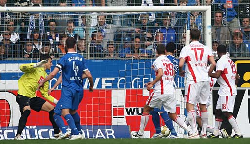 In der vergangenen Saison sicherte Serdar Tasci (verdeckt) dem VfB Stuttgart den Sieg in Bochum