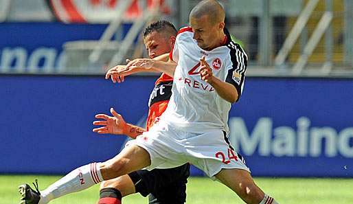 Eintracht Frankfurt - 1. FC Nürnberg 1:1: In der Commerzbank Arena war es ein hart umkämpftes Spiel. Hier beharken sich Köhler (l.) und Kluge