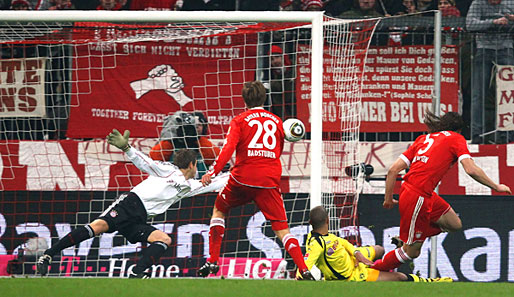Dortmunds Mohamed Zidan trifft zum 1:0 gegen den FC Bayern München