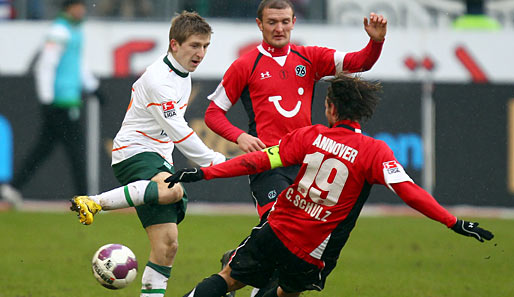 Christian Schulz (v.) erzielte den einzigen Treffer für die Roten