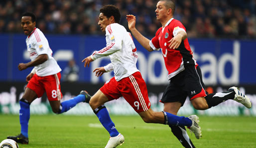 Paolo Guerrero (M.) trat beim 0:0 gegen Hannover fußballerisch nur selten in Erscheinung