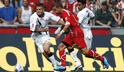 1. FC Köln - Frankfurt 0:0: Lukas Podolski durfte endlich als hängende Spitze ran - Kölns Torjäger Novakovic war nach seiner Verletzung wieder in der Mannschaft