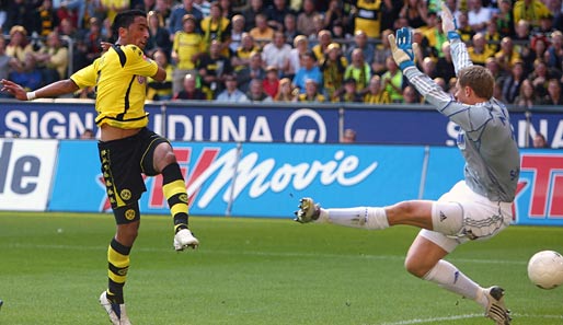 Lucas Barrios hatte in der ersten Halbzeit die beste BVB-Chance, scheiterte aber an Manuel Neuer