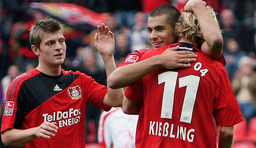 Toni Kroos (l.) und seine Teamkameraden hatten gegen Nürnberg vier Tore zu feiern