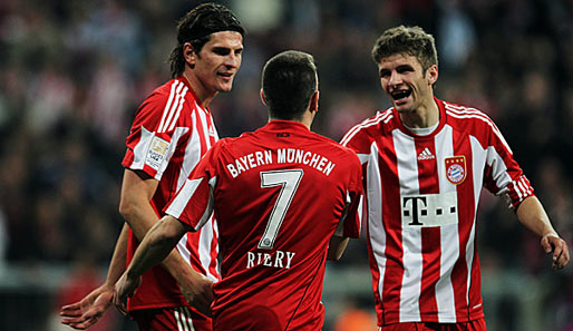 Mario Gomez (l.) machte gegen Nürnberg zwei Tore, Ribery (M., mit Müller) feierte sein Comeback
