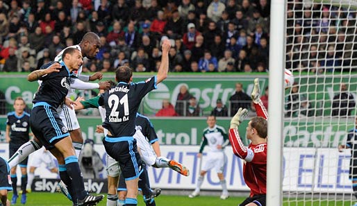 Grafite steigt hoch und erzielt die Führung gegen Schalke - Jermaine Jones kommt zu spät