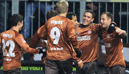 Jubel nach dem 1:0 - mit dem Erfolg gegen den FCK verschafft sich St. Pauli Luft nach unten