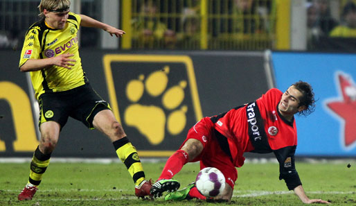 Marcel Schmelzer (l.) und der BVB peilen in Frankfurt den neunten Auswärtssieg in Serie an