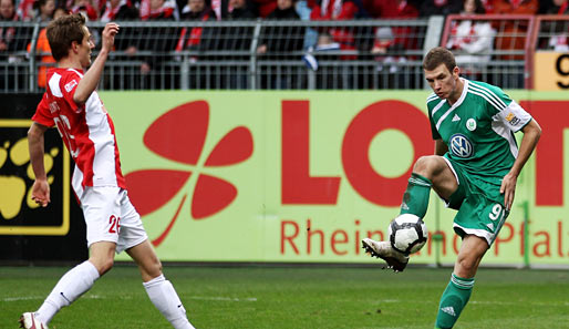 Edin Dzeko (r.) erzielte 2009/2010 beide Treffer bei Wolfsburgs 2:0-Sieg in Mainz