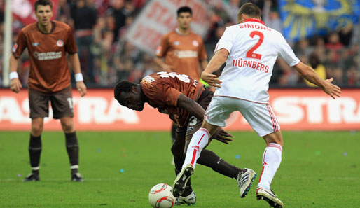 Gerald Asamoah (l.) erzielte beim 3:2-Sieg im Hinspiel das zwischenzeitliche 1:0 für St. Pauli